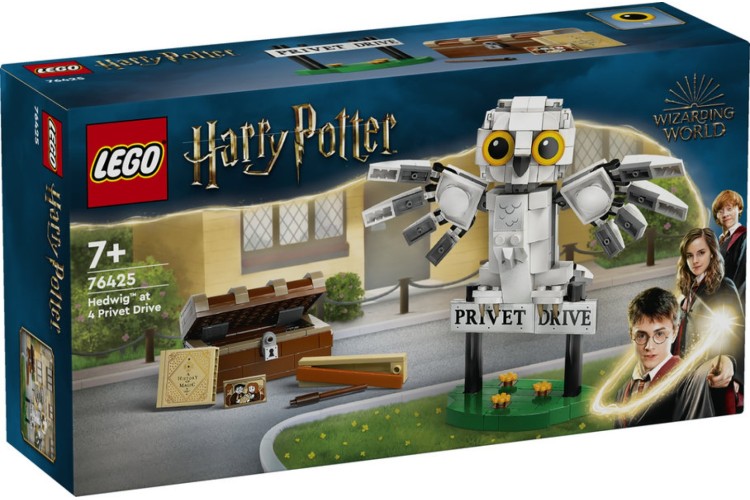 LEGO Harry Potter Hedwig™ at 4 Privet Drive V29